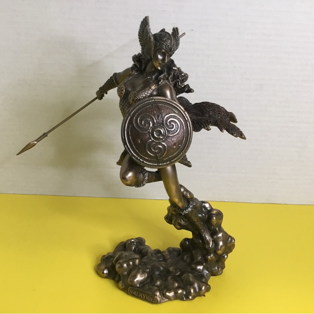 Statue Bronze Color - Picture 6 of 7